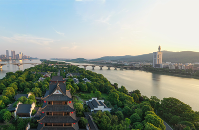 精品国产AV色一区二区深夜久久